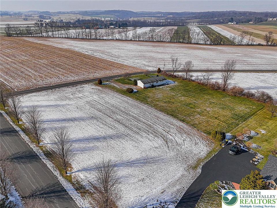 2nd image of 10114 Dietrich Rd
