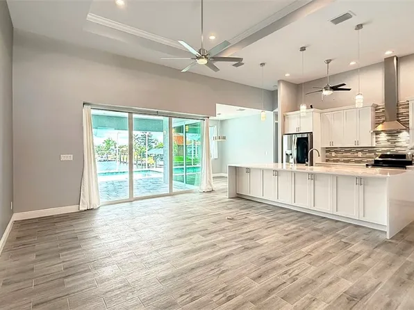 2301 SE 15th St, Cape Coral, FL 33990