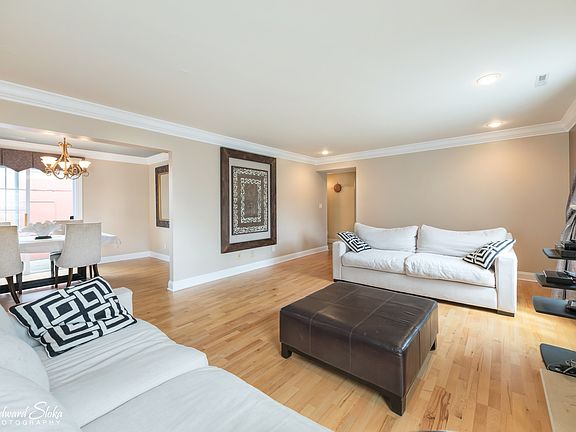 Lots of space ... Dining Room to left and hall that leads to bedrooms in back.