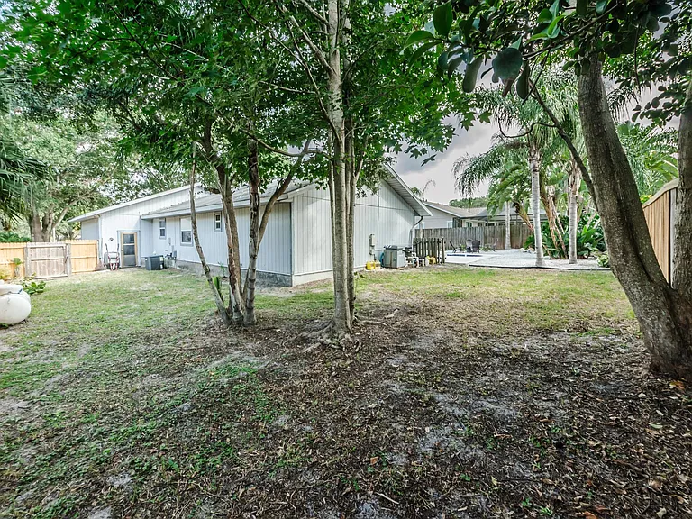 3374 Hyde Park Dr — Photo 21