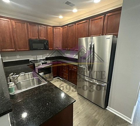 3rd image of 130 Emmyllie Ct NE