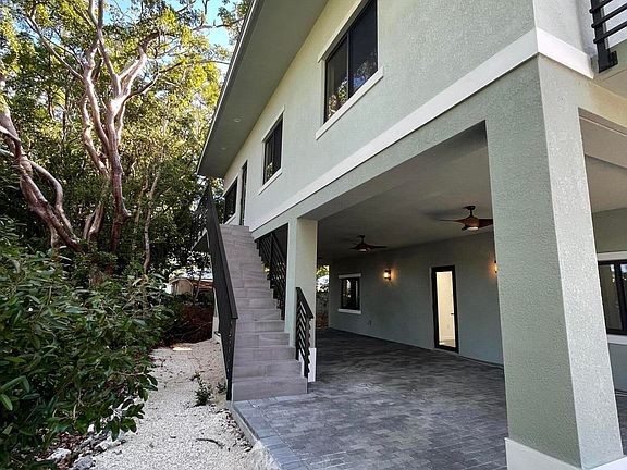 3rd image of 901 Estall St