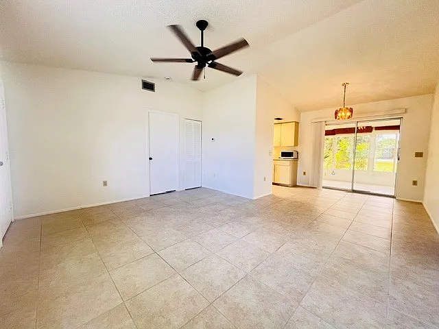 6269 Grayson St — Photo 3