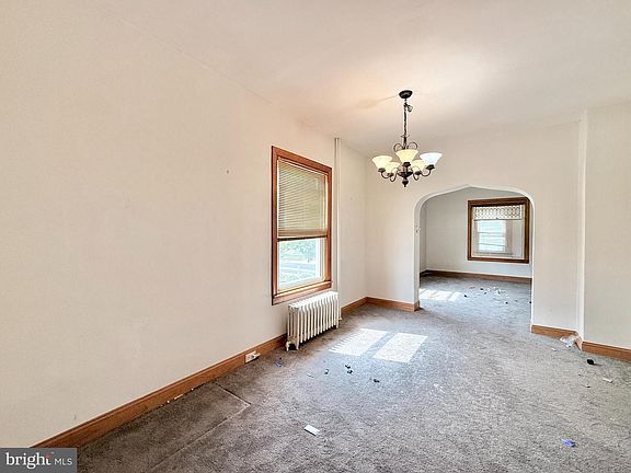 5th image of 157 Walnut St