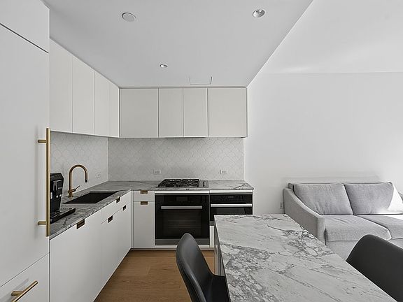 3rd image of 185 Grand St APT 4C