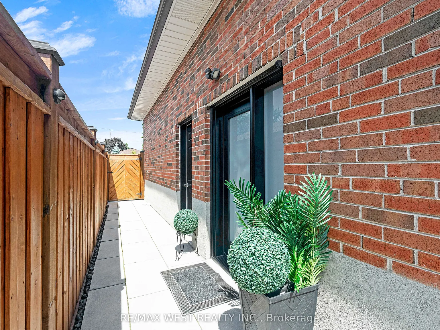 1 bed, $2,000 — Photo 2