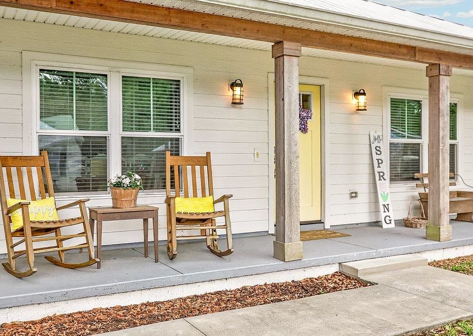 1st image of 377 Crescent Blvd