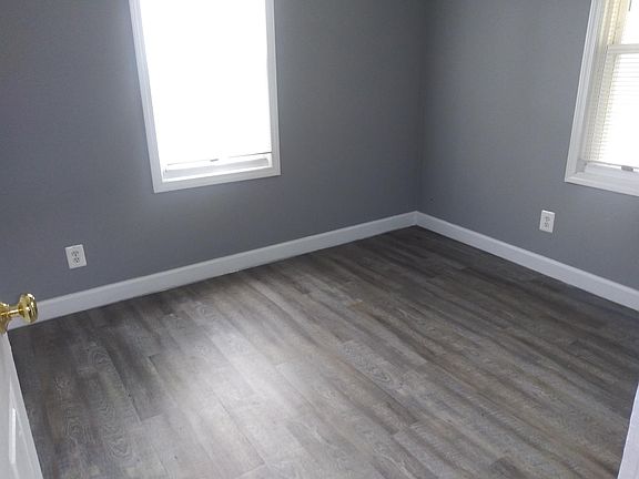 4th image of 1034 E George Ave