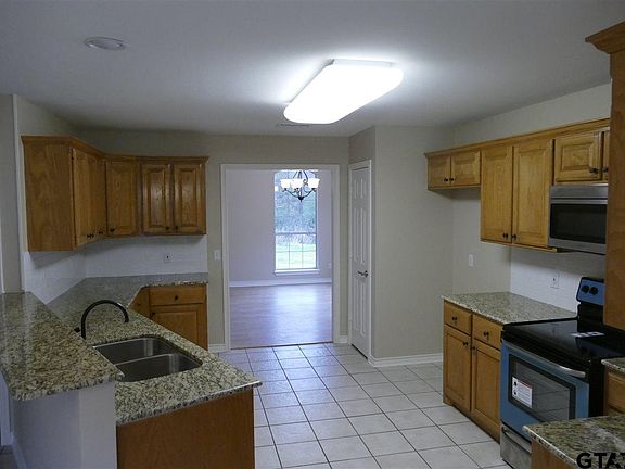 5th image of 403 Landon St