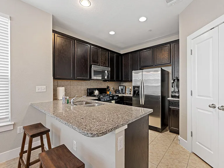 2215 Katy Ln #B — Photo 7