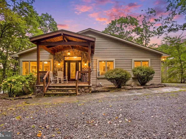 133 Corral Ln, Hawley, PA 18428