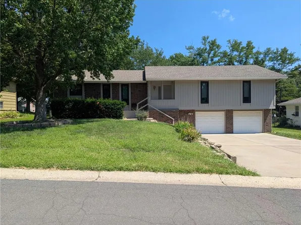 702 NW 10th St, Blue Springs, MO 64015