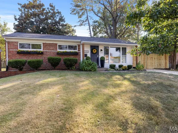 12006 Montour Dr, Saint Louis, MO 63131
