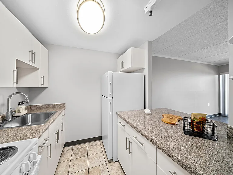 Amy Lowell Apartments — Photo 6