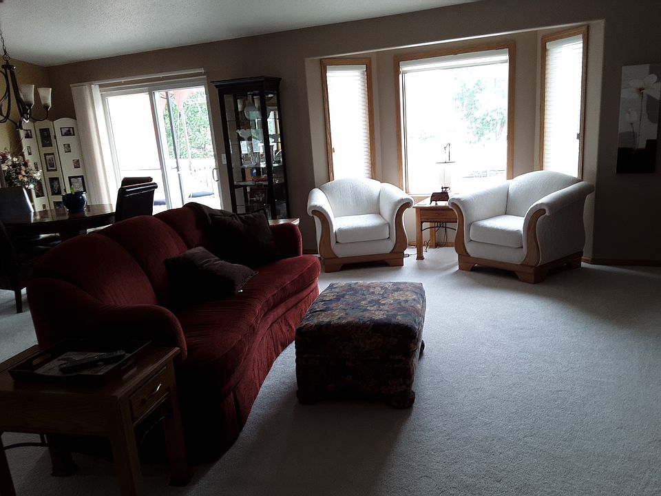Living room with bay window 