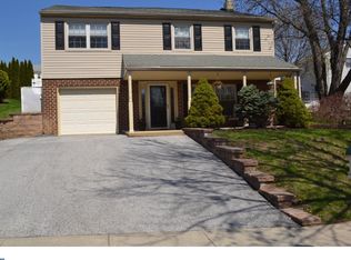 302 Crescent Hill Dr, Havertown, PA 19083