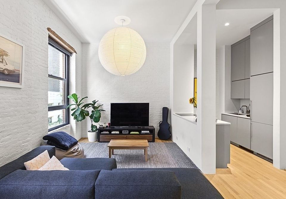 1st image of 23 E 10th St APT 310