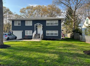 245 Pawnee Ave, Mastic, NY 11950