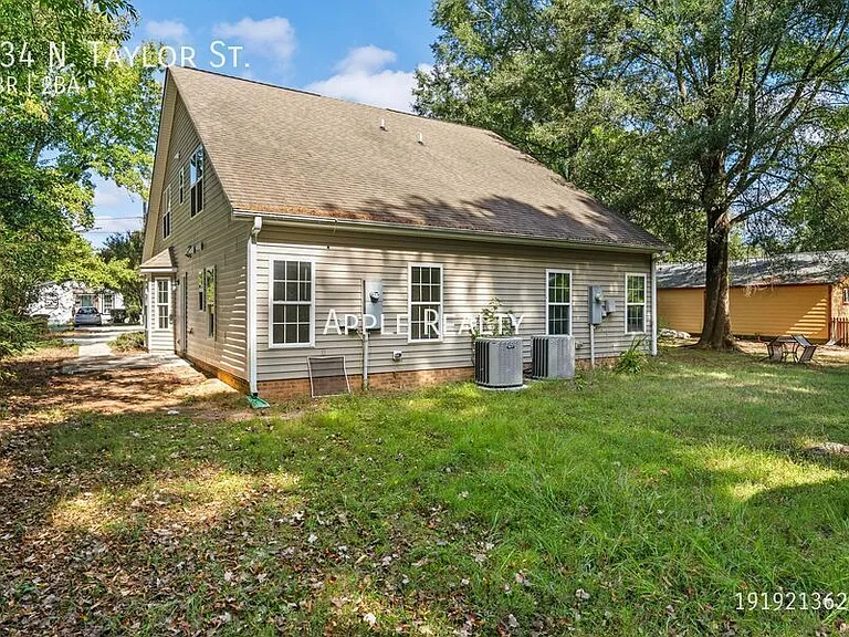 834 N Taylor St — Photo 13