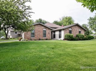2001 Exmoor Ct, Naperville, IL 60565