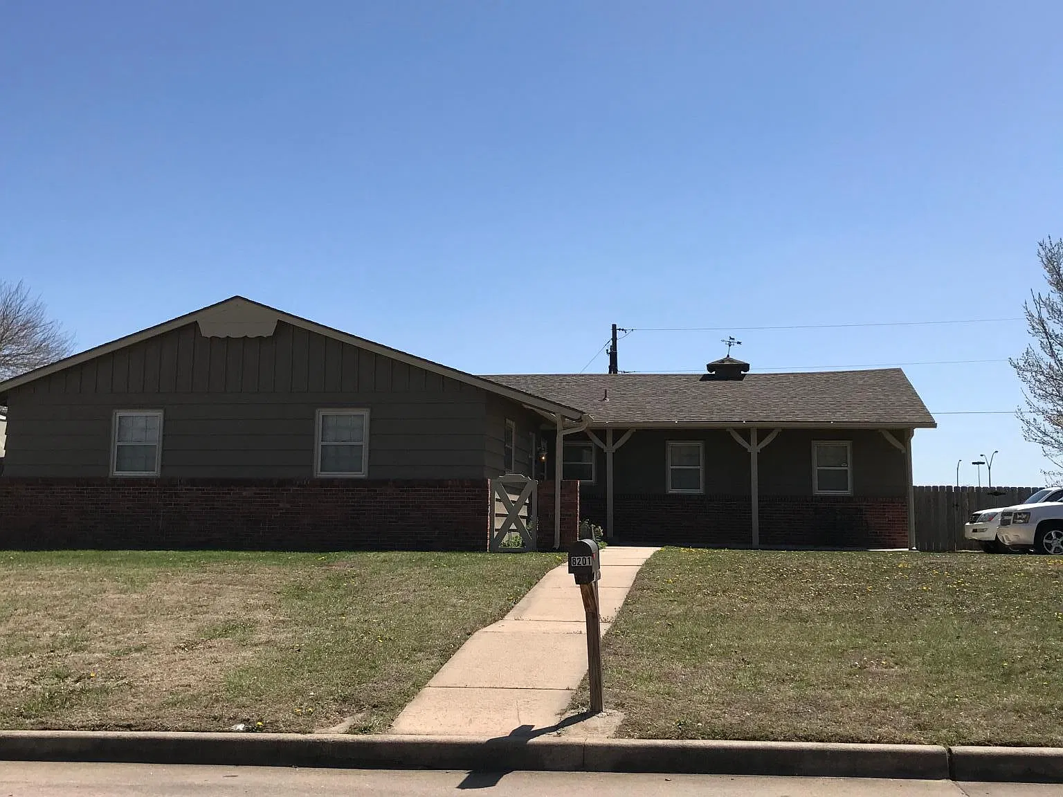 8201 E Peach Tree Ln — Photo 2