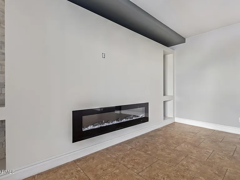 8406 W Pioneer St — Photo 9