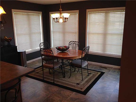 3rd image of 714 E Creekside Cir