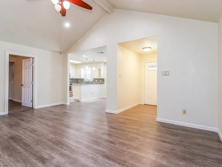 1124 W Hills Ter — Photo 3