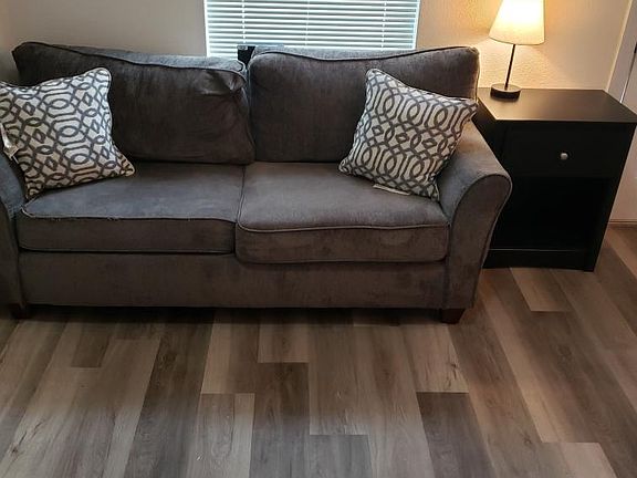 3rd image of 925 Wilson St #4