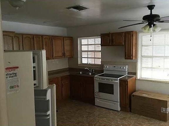 4th image of 850 NE 159th St