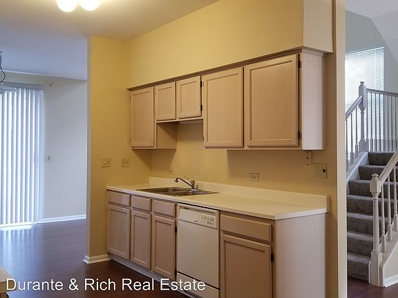 4th image of 363 Maidstone Ct
