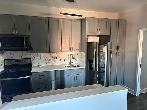 2nd image of 2850 46th St #2
