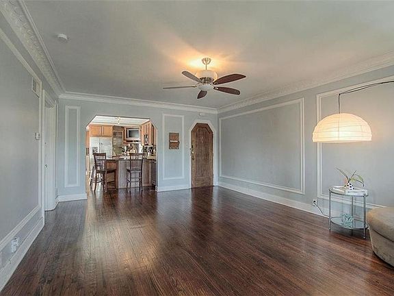 4th image of 807 W 48th St APT 602