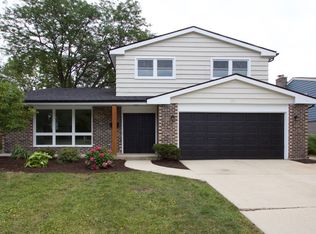 2611 N Phelps Ave, Arlington Heights, IL