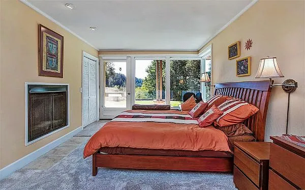 Studio, 325 sqft, $1,440 — Photo 1