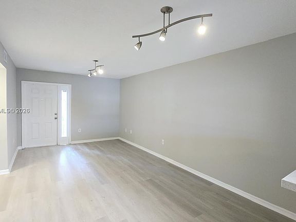 4th image of 2920 SE 13th Ave Unit 103