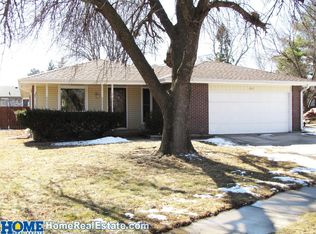 2427 Cheshire S, Lincoln, NE 68512