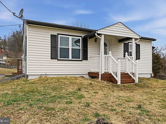 4th image of 235 Spring St