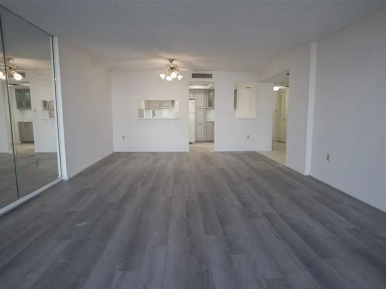 400 Island Way #308 — Photo 9