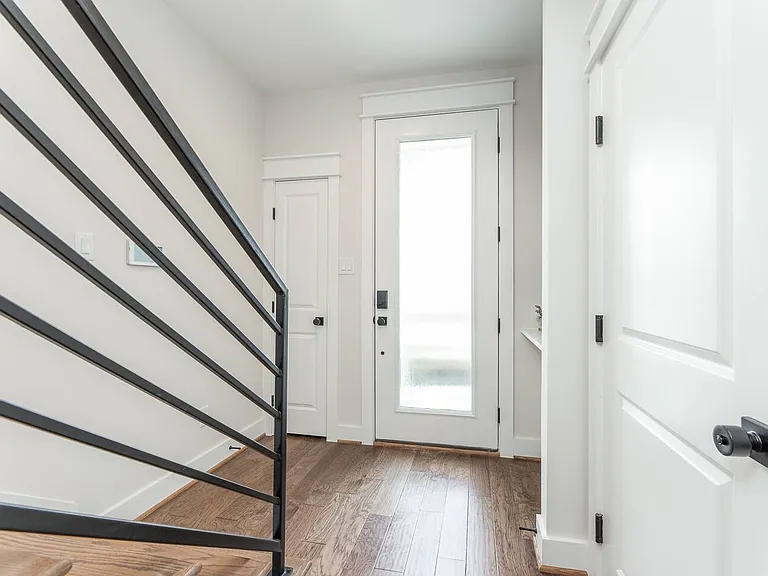 605 Middle St — Photo 22