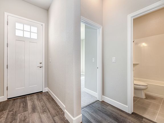4th image of 3096 Vaughn Way
