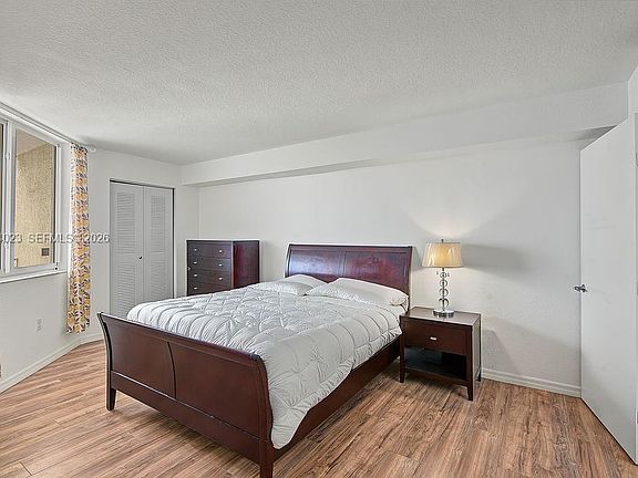 4th image of 219 NW 12th Ave APT 807