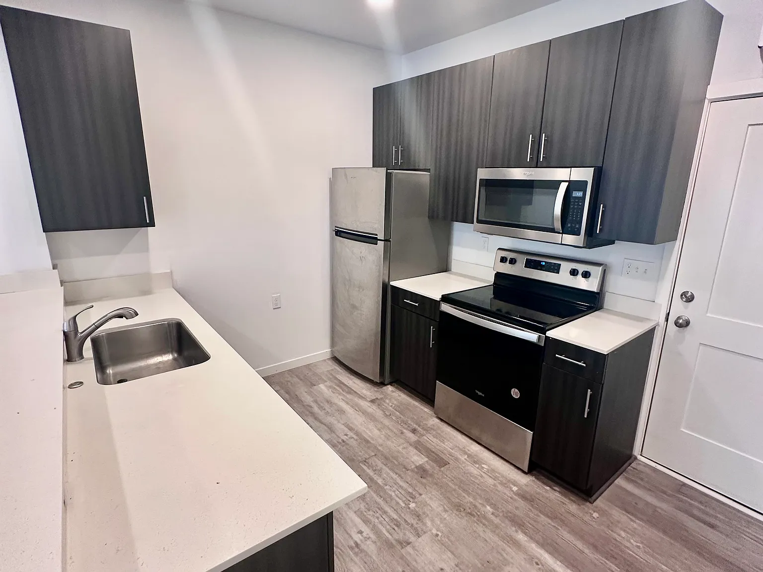 2 bed, 1.5 bath, 970 sqft, $1,695 — Photo 3