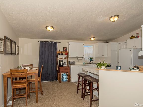 5th image of 1925 Beachwood Dr
