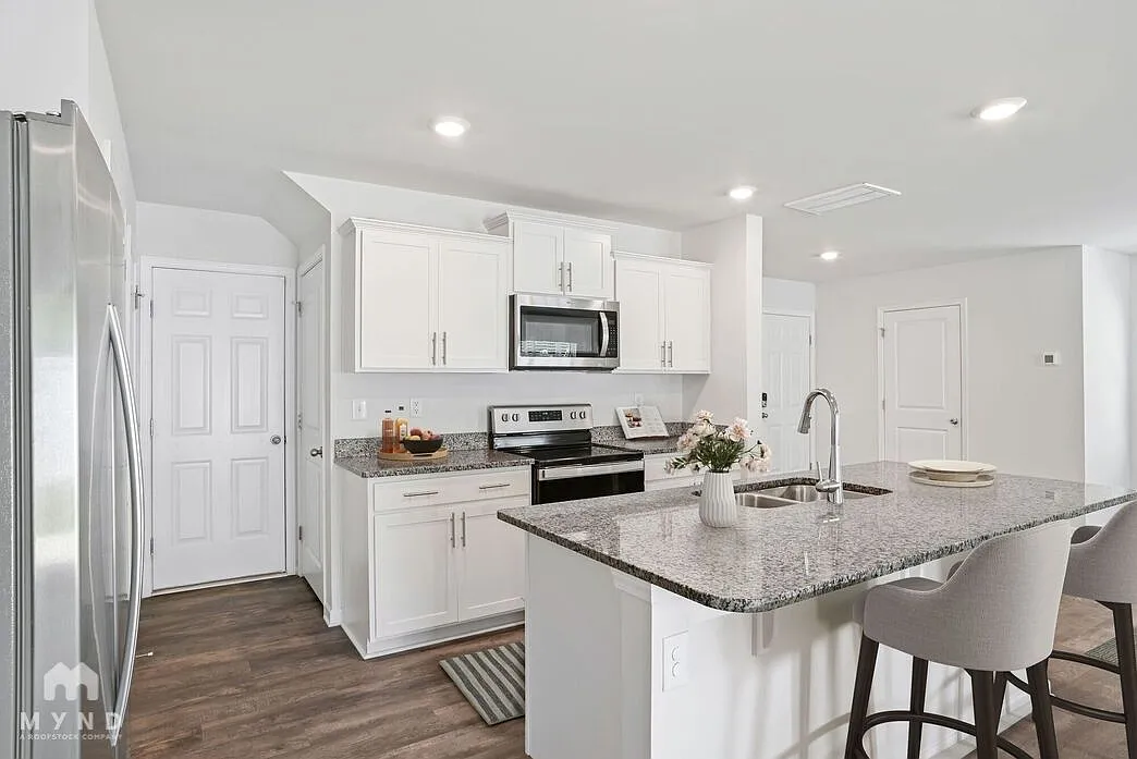4 bed, 2.5 bath, 1927 sqft, $2,270 — Photo 4