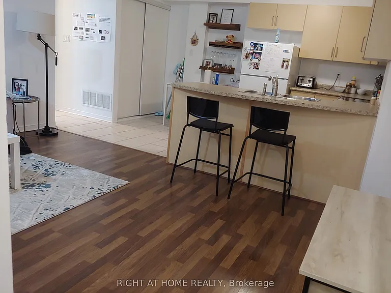 310 John St #162 — Photo 15