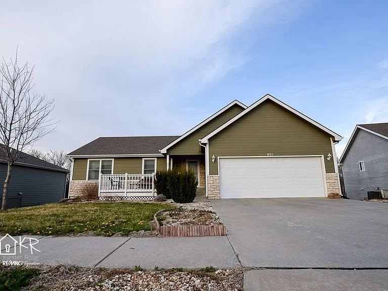 631 Tall Grass Dr — Photo 1