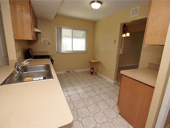 4th image of 13521 Dalebrook Ave