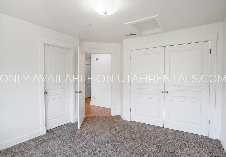 389 S State St #24 — Photo 17