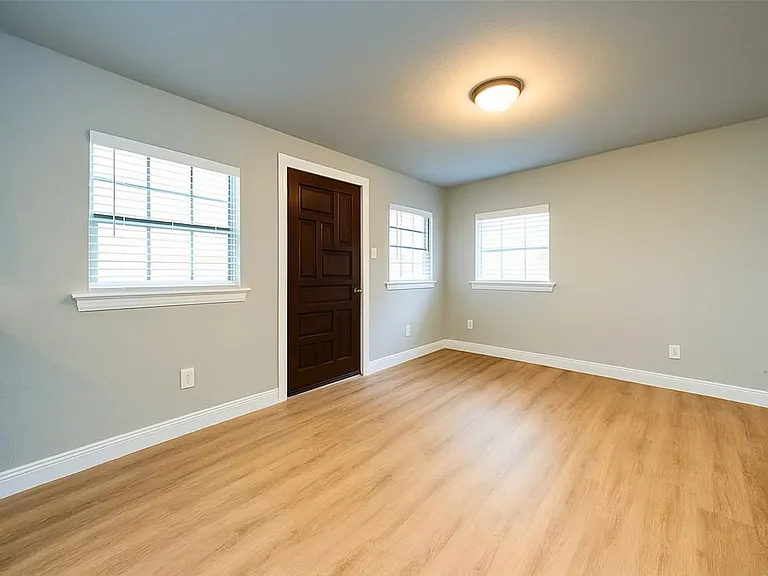 502 Oak St — Photo 3
